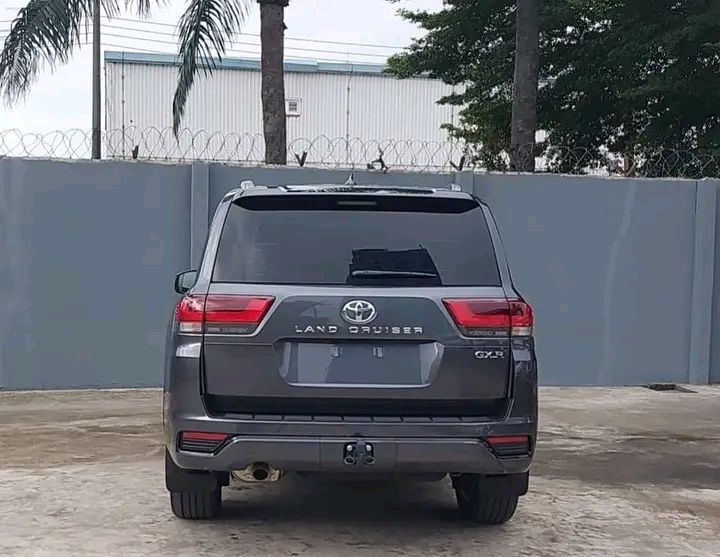 Toyota Land Cruiser • 2019 • 54 km 3