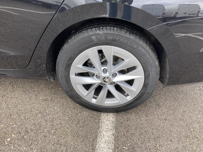 Škoda Octavia • 2024 • 19,152 km 10