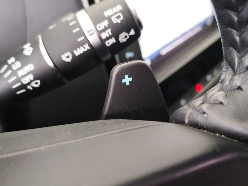 Jaguar F-Pace • 2017 • 87,000 km 4