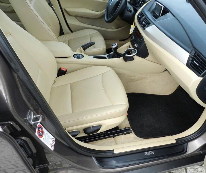 BMW X1 • 2010 • 90,000 km 4