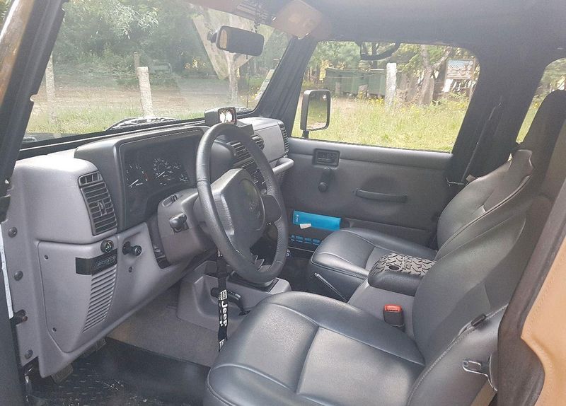 Jeep Wagoneer • 1997 • 10,000 km 4