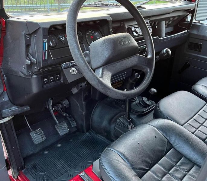 Land Rover Defender • 2001 • 205,000 km 5