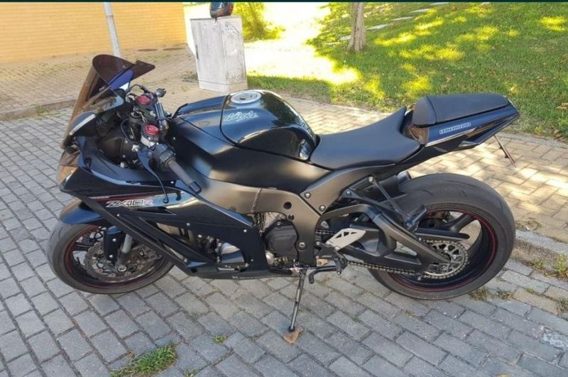Kawasaki zx6r • 2013 • 32,000 km 1