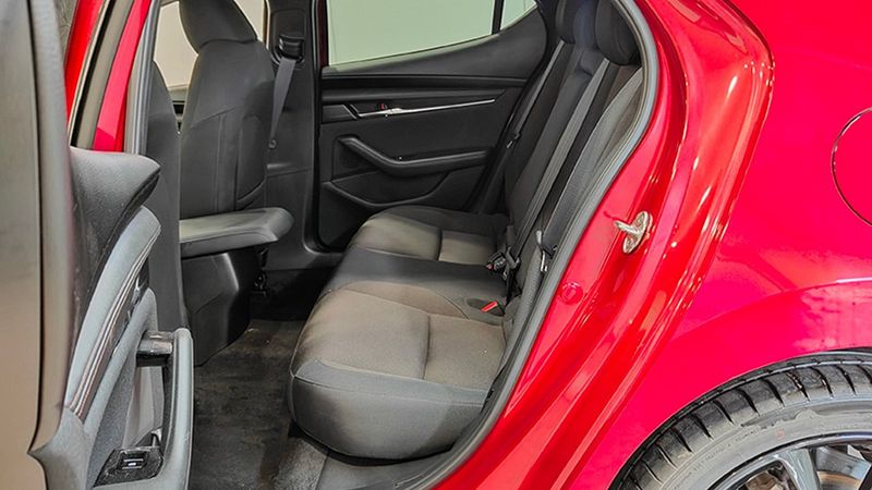 Mazda 3 • 2023 • 18,720 km 9