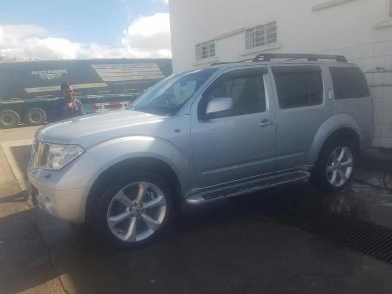 Nissan Pathfinder • 2007 • 170,000 km 1