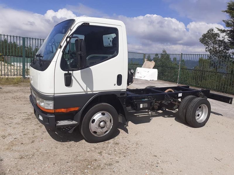 Mitsubishi Fuso canter • 2002 • 181,000 km 2