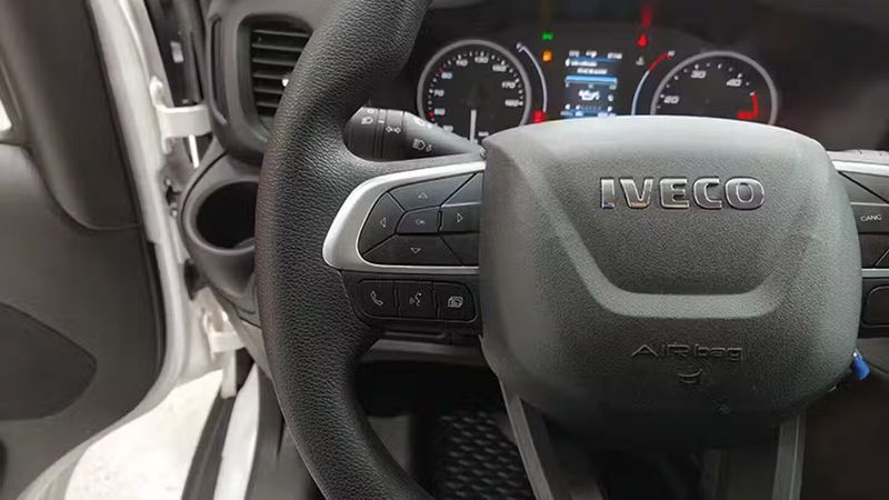 Mercedes-Benz Sprinter • 2024 • 42,261 km 17