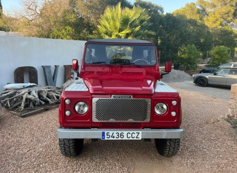 Land Rover Defender • 2002 • 23,000 km 1