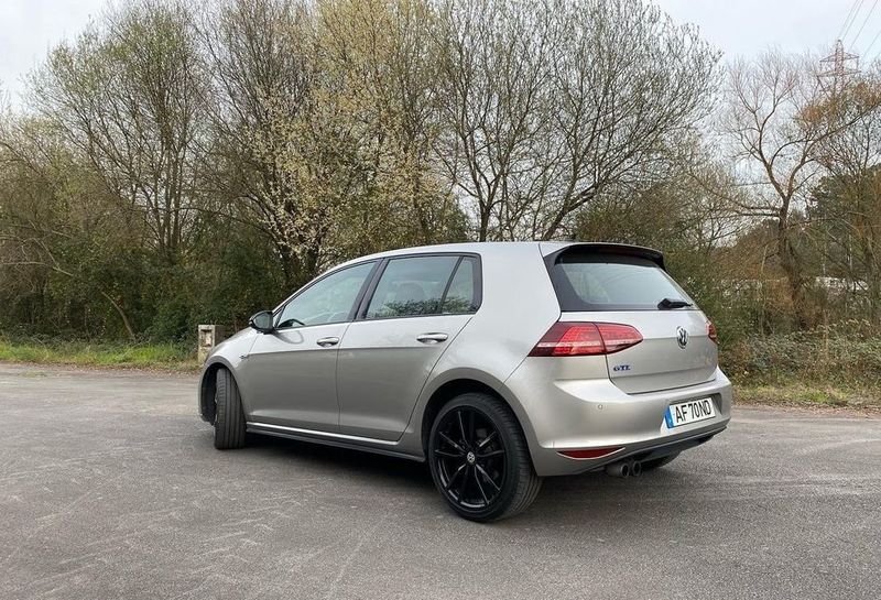 Volkswagen Golf • 2015 • 119,000 km 4