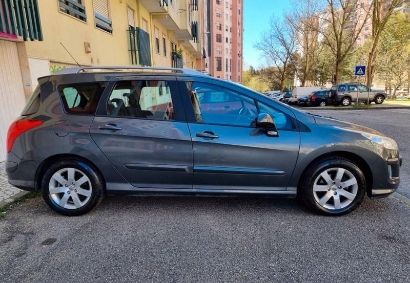 Peugeot 308 • 2009 • 129,999 km 3
