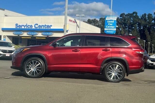 Toyota Highlander Hybrid • 2018 • 50,862 km 2