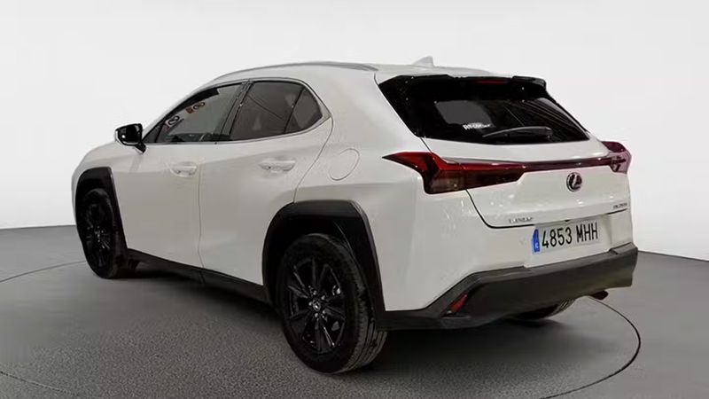 Lexus UX • 2023 • 68,000 km 3