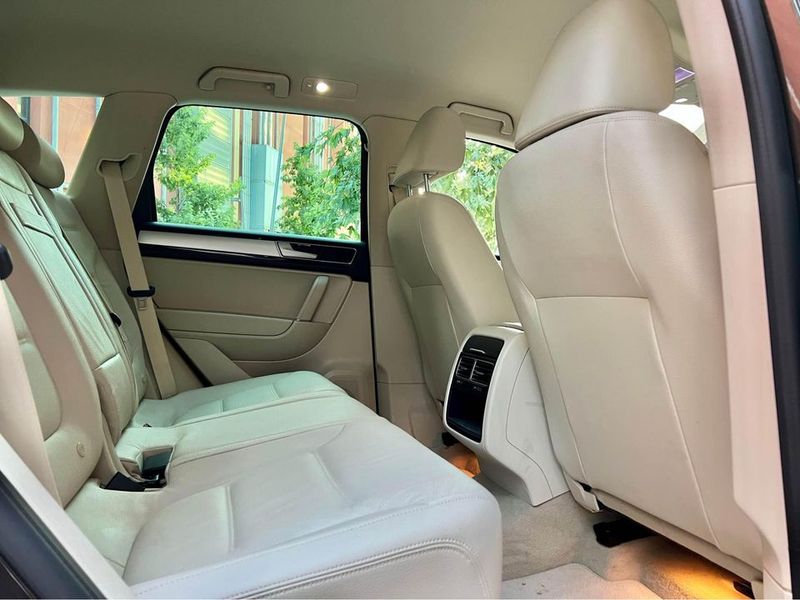 Volkswagen Touareg • 2016 • 107,588 km 6