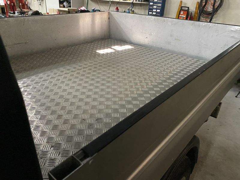 Toyota Hilux • 2009 • 177,000 km 4