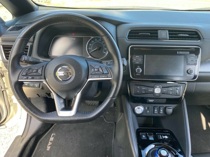 Nissan Leaf • 2018 • 130,000 km 3