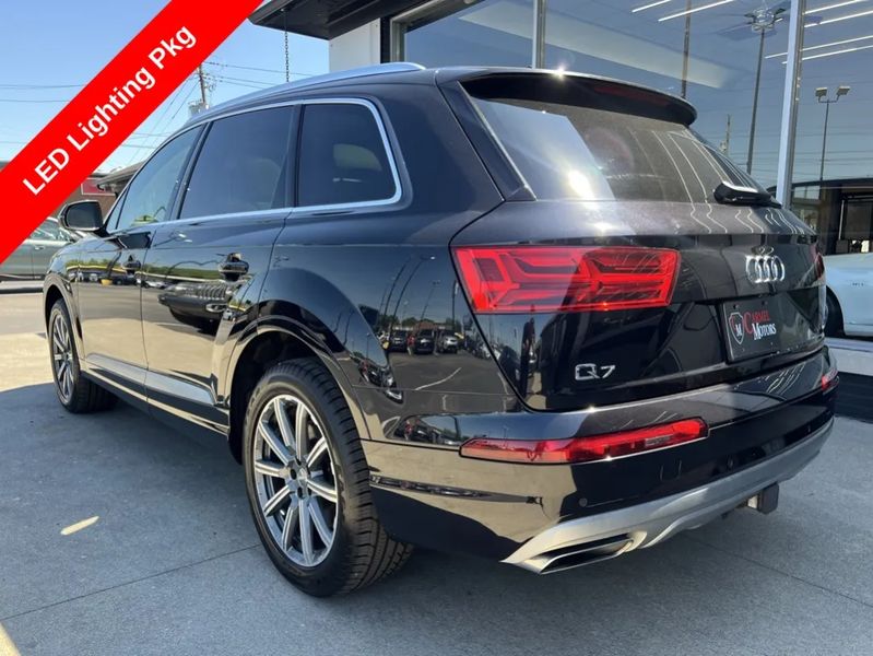 Audi Q7 • 2021 • 25,801 km 3