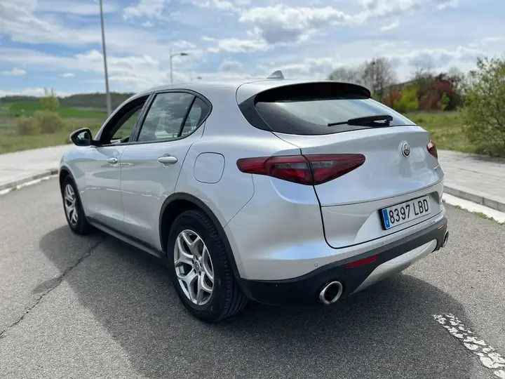 Alfa Romeo Stelvio • 2019 • 25,000 km 2