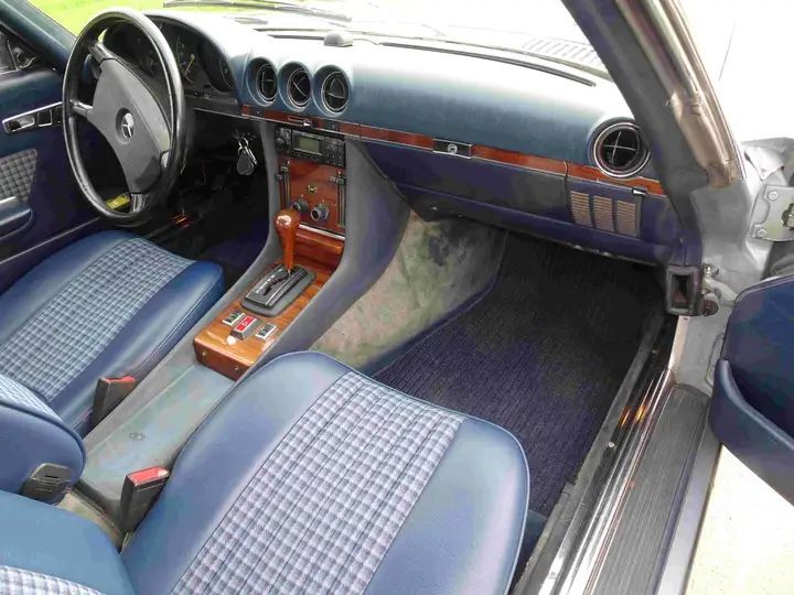 Mercedes-Benz 200 - 300 • 1981 • 257,000 km 9
