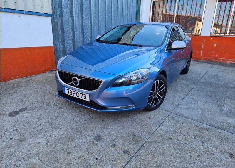 Volvo V40 • 2014 • 190,000 km 1