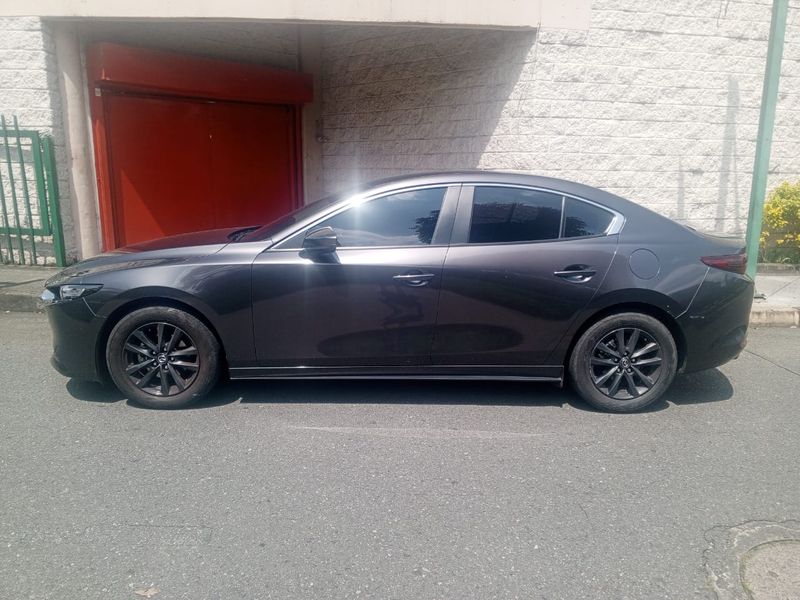 Mazda 3 • 2021 • 44,200 km 2