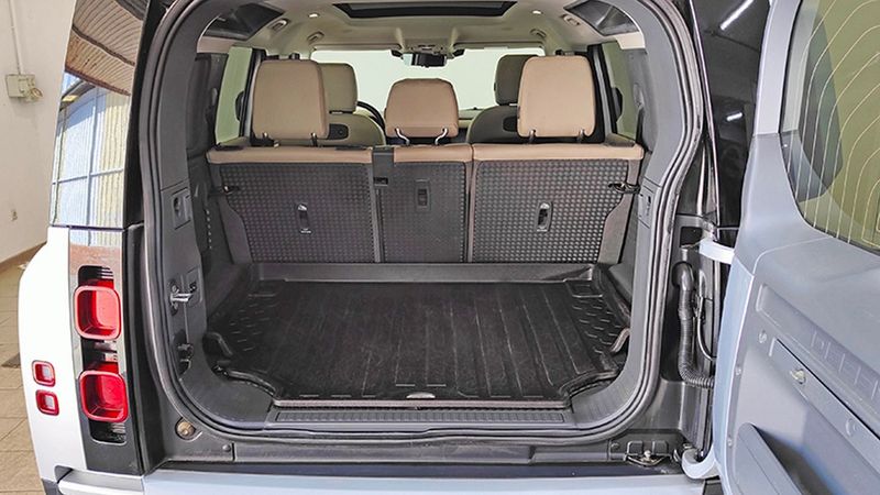 Land Rover Defender • 2020 • 70,205 km 11