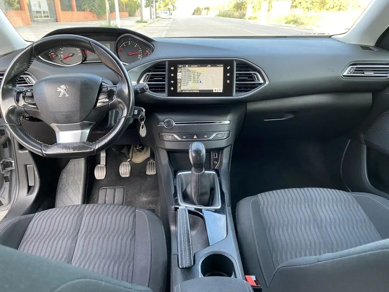 Peugeot 308 • 2014 • 140,000 km 5
