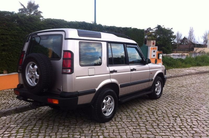 Land Rover Discovery • 2001 • 246,000 km 2
