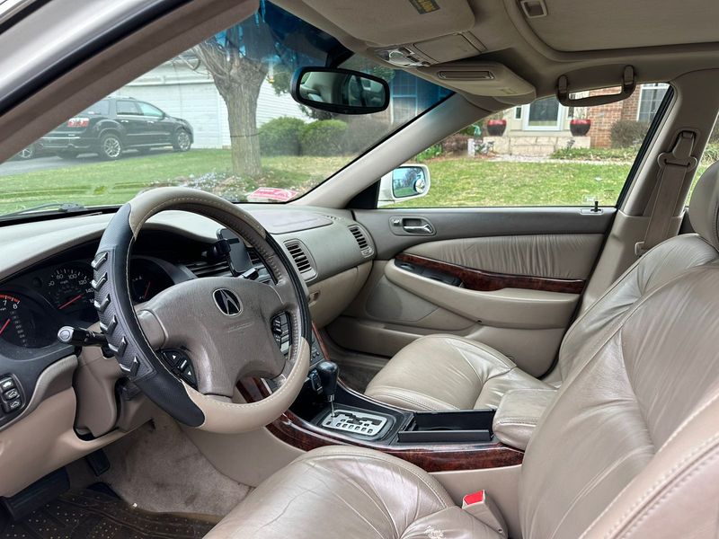 Acura TL • 2003 • 187,000 km 7