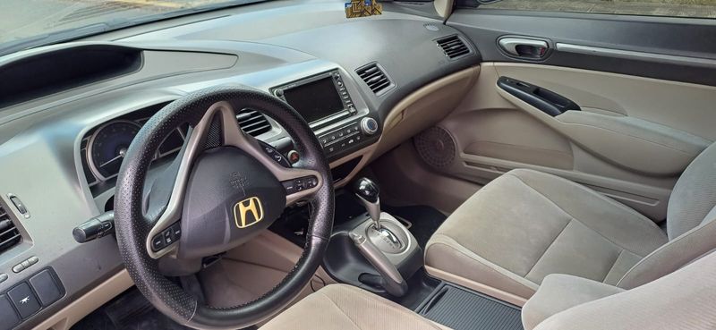 Honda Civic • 2009 • 200,000 km 10