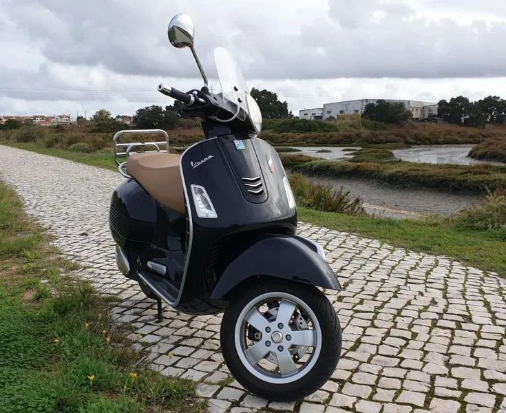 Vespa gts 300 • 2018 • 5,700 km 1