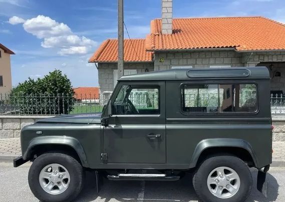Land Rover Defender • 2004 • 105,000 km 1