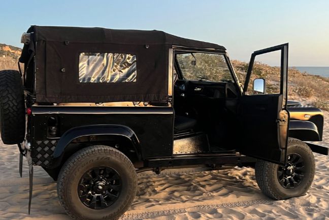 Land Rover Defender • 2001 • 143,000 km 2