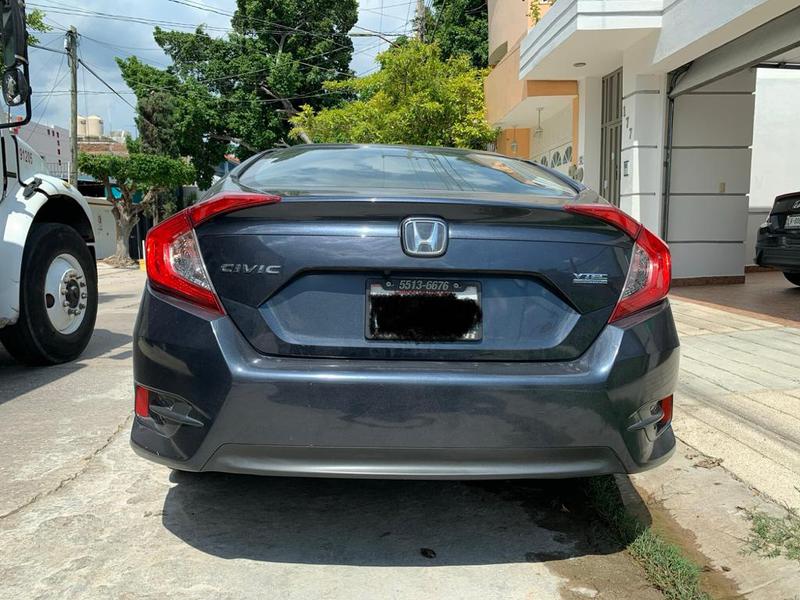 Honda Civic • 2016 • 69,600 km 8