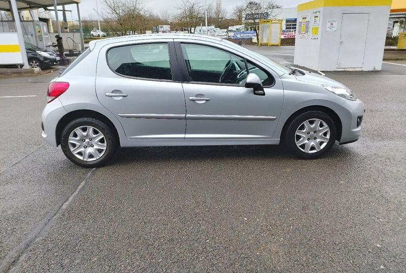 Peugeot 207 • 2008 • 240,000 km 3