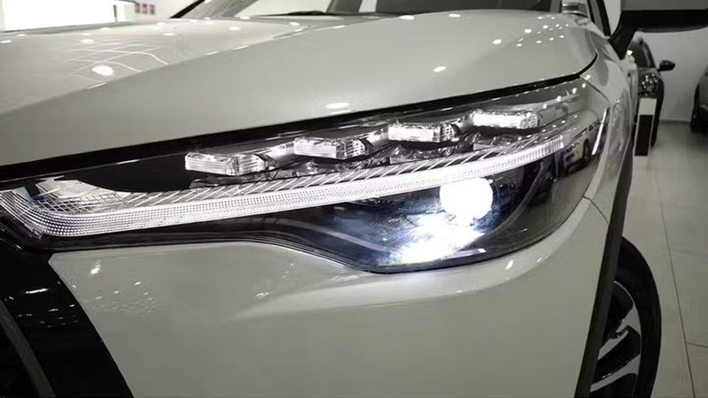 Toyota Corolla Hybrid • 2023 • 13,994 km 7