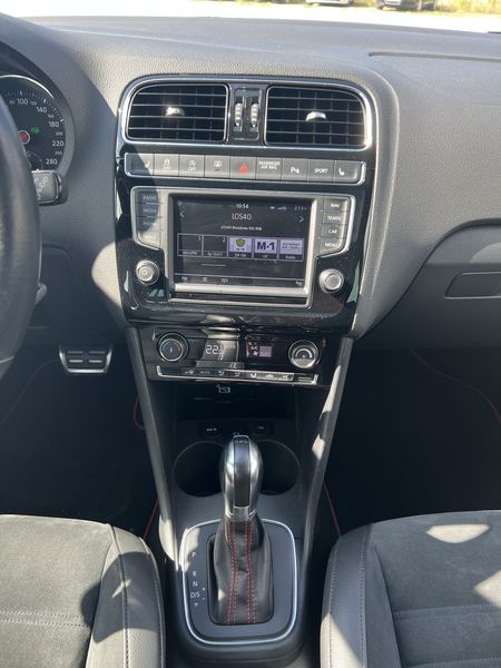 Volkswagen Polo • 2015 • 101,000 km 9