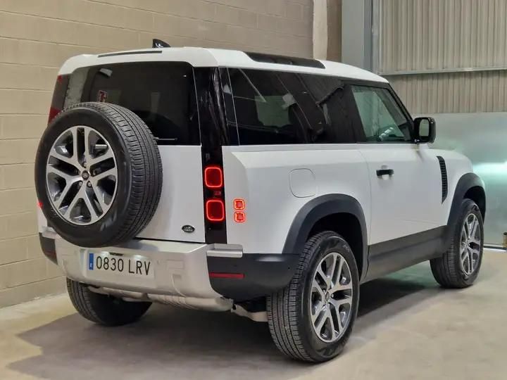 Land Rover Defender • 2021 • 29,900 km 2