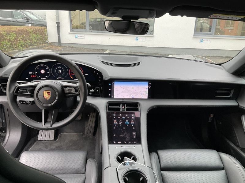 Porsche Taycan • 2020 • 21,000 km 3