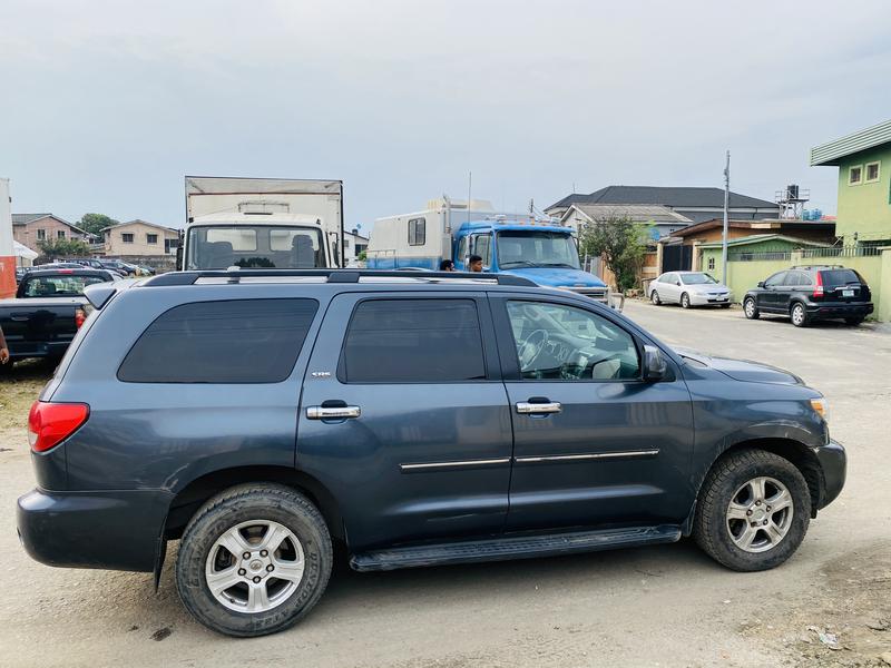 Toyota Sequoia • 2009 • 31,448 km 1