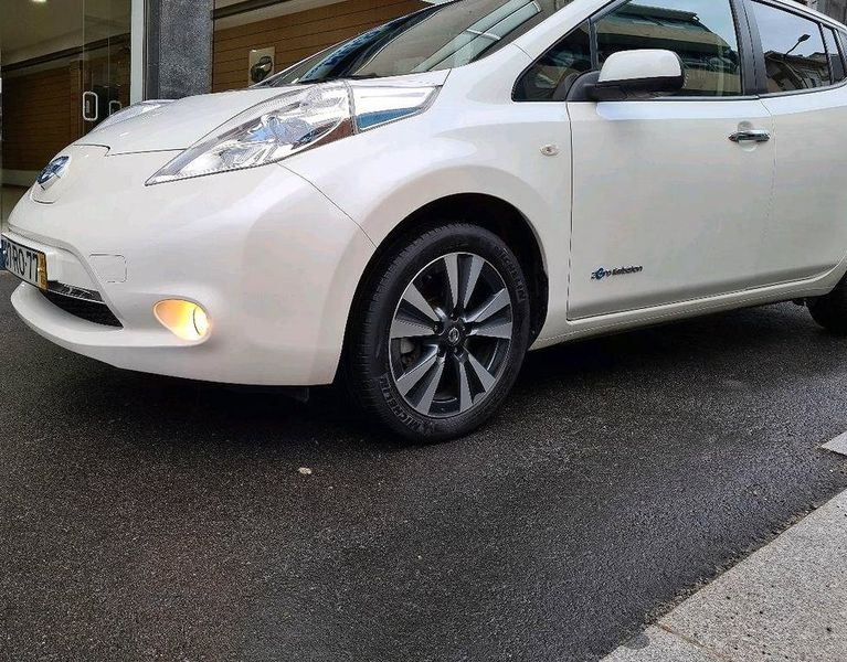 Nissan Leaf • 2016 • 90,000 km 4
