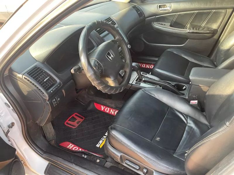 Honda Accord • 2007 • 144,132 km 6