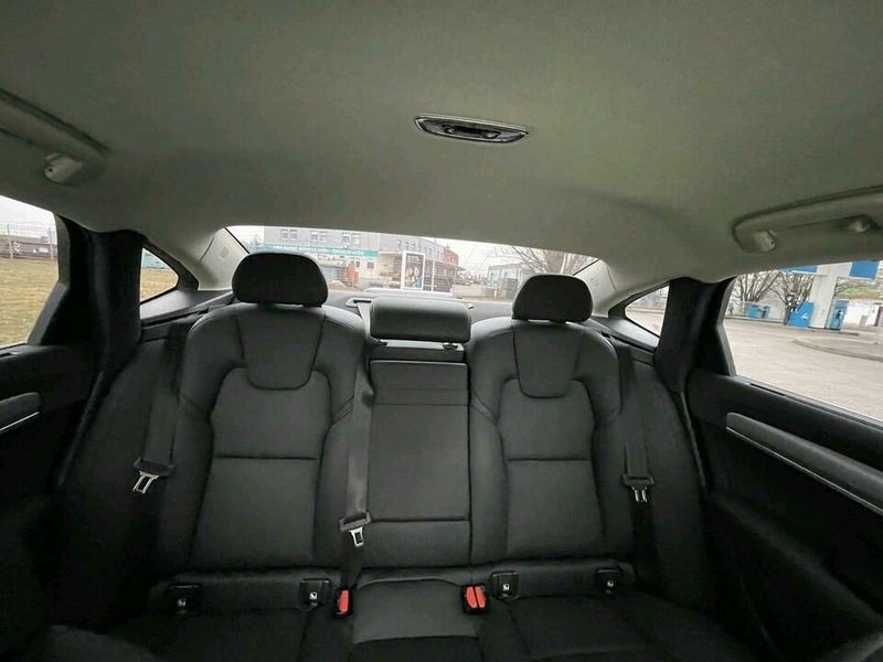 Volvo S90 • 2019 • 89,000 km 9