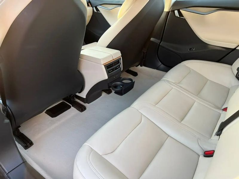 Tesla Model S • 2019 • 50,960 km 14