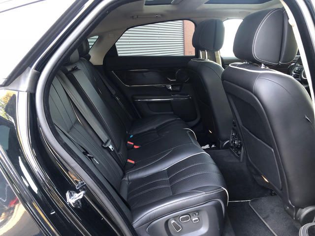 Jaguar XJ • 2013 • 65,397 km 8