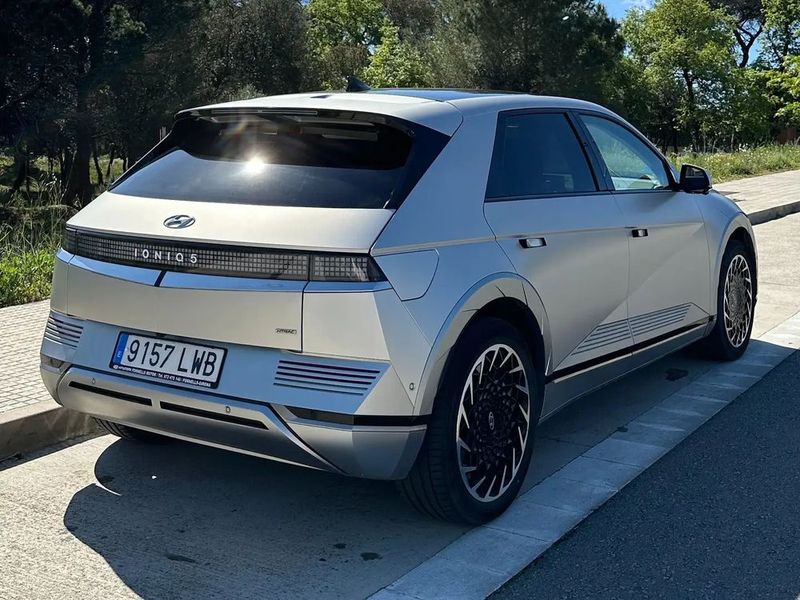 Hyundai Ioniq Electric • 2022 • 42,200 km 3