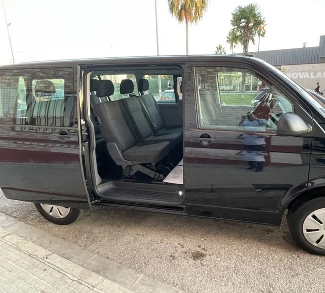 Volkswagen Caravelle • 2023 • 38,400 km 9