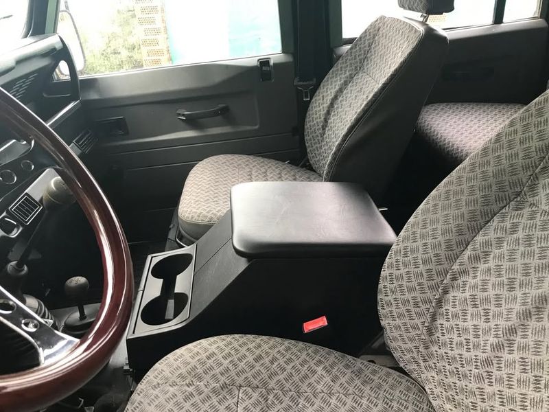 Land Rover Defender • 2001 • 124,000 km 13