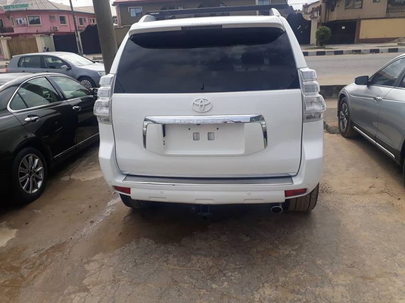 Toyota Land Cruiser • 2012 • 32 km 4