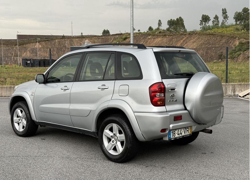 Toyota RAV4 • 2003 • 200,000 km 3