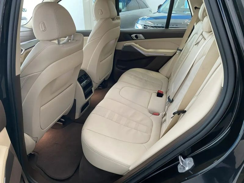 BMW X5 • 2021 • 89,000 km 6